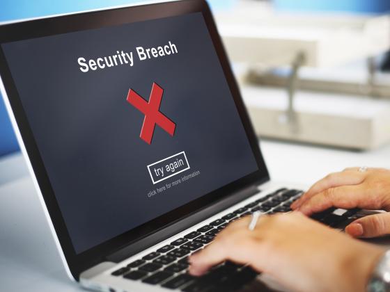 Laptop showing error message of Security Alert